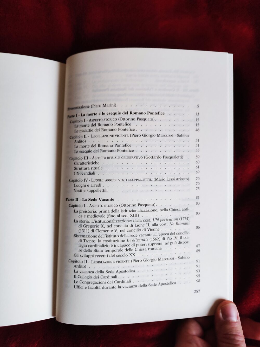 Ufficio delle Celebrazioni Liturgiche del Sommo Pontefice, "Sede Apostolica vacante. Storia, legislazione, riti, luoghi e cose" [2005] - obrazek 2