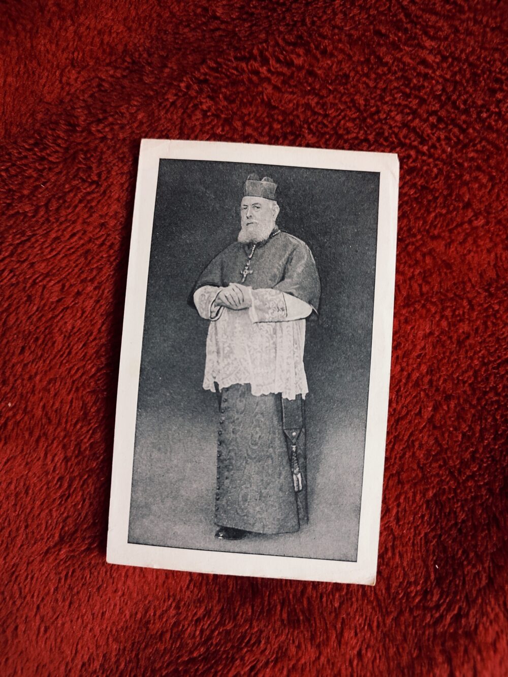 Obrazek z kardynałem Tisserantem upamiętniający jego jubileusz kapłański [1957]