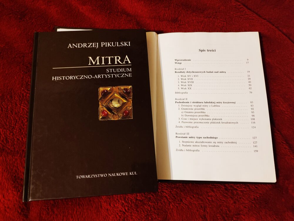 Andrzej Pikulski, "Mitra. Studium historyczno-artystyczne" [2002] (2)
