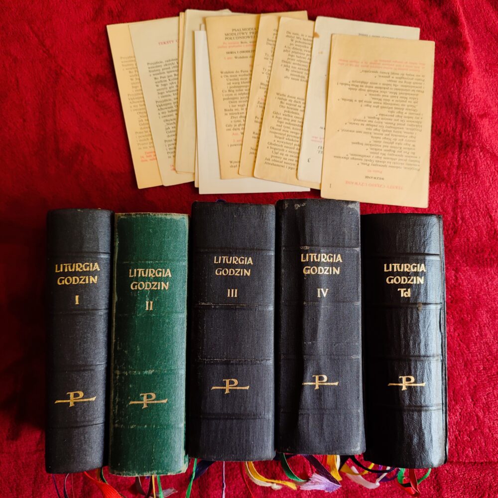 Liturgia Godzin. Codzienna modlitwa Ludu Bożego (t. I-IV) + tom dodatkowy
