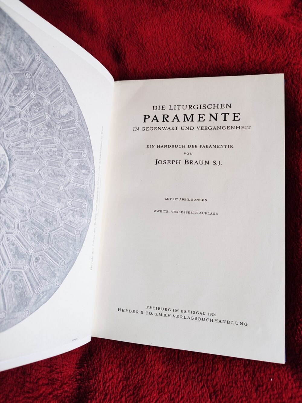 Joseph Braun S.J., "Die liturgischen Paramente in Gegenwart und Vergangenheit. Ein Handbuch der Paramentik" [1924]