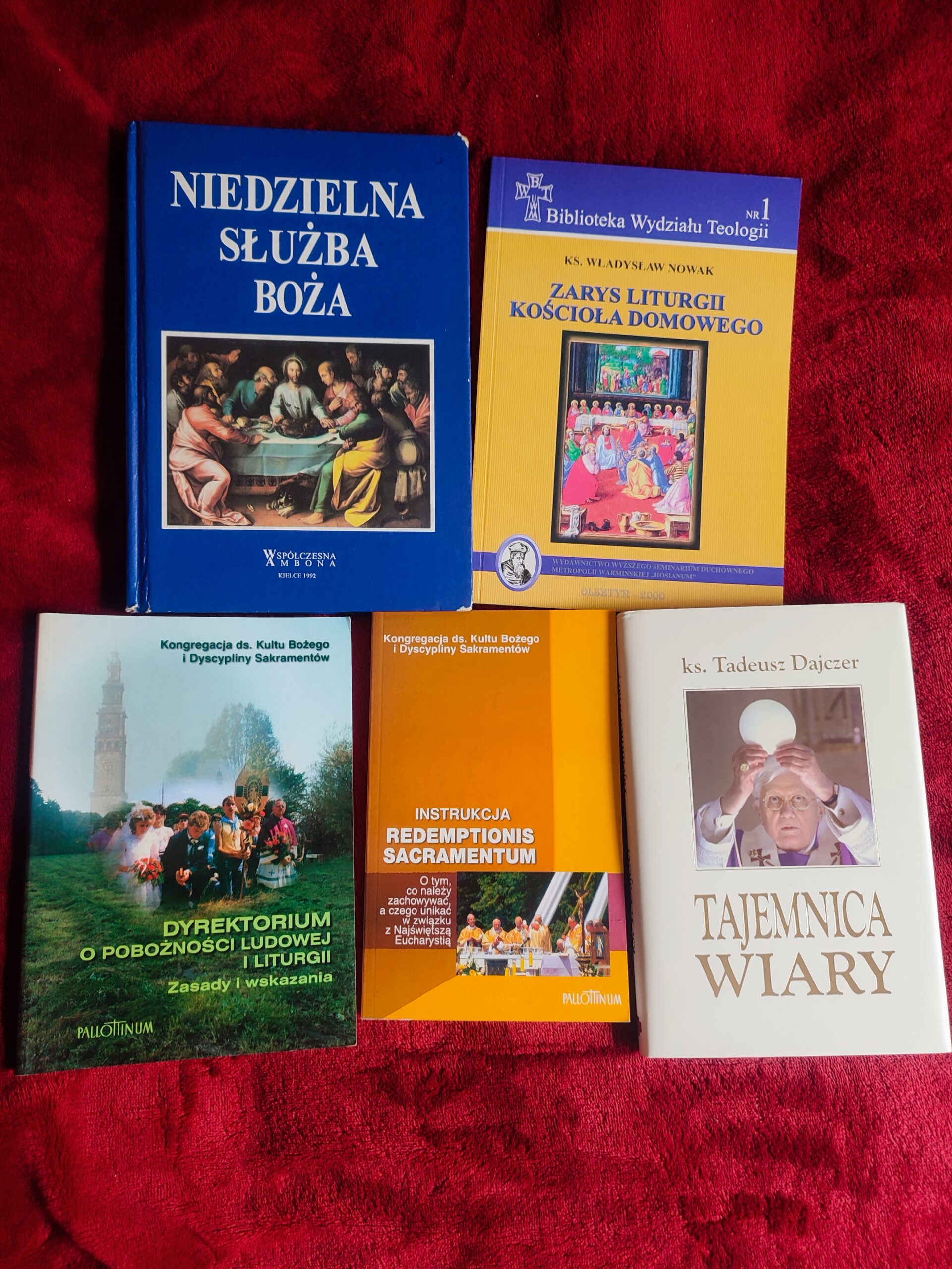 Zestaw dokumentów i książek o liturgii