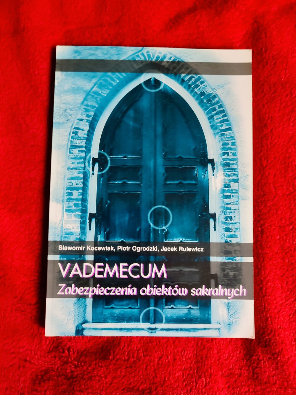 Sławomir Kocewiak et al. "Vademecum zabezpieczenia obiektów sakralnych" [2005]