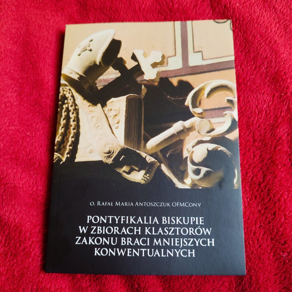 O. Rafał Maria Antoszczuk OFMConv, "Pontyfikalia biskupie w zbiorach klasztorów Zakonu Braci Mniejszych Konwentualnych" [2021]