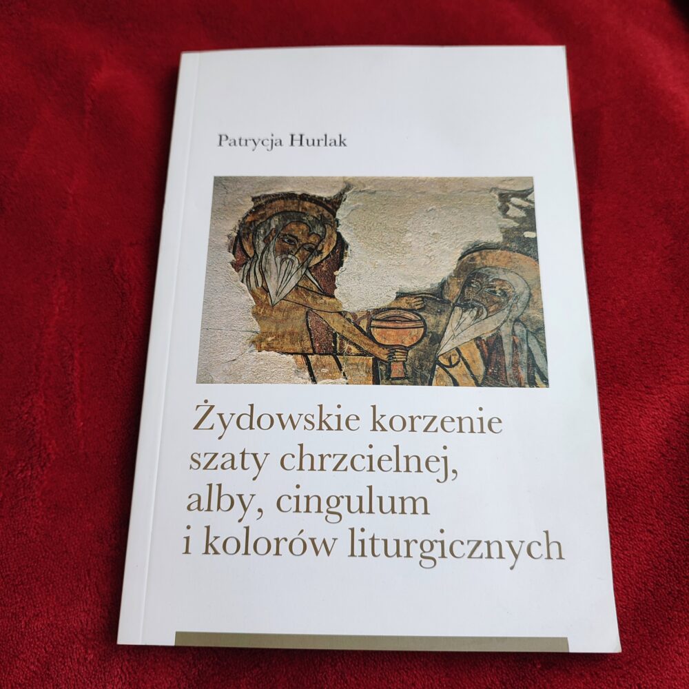 Patrycja Hurlak, "Żydowskie korzenie szaty chrzcielnej, alby, cingulum i kolorów liturgicznych" [2023]