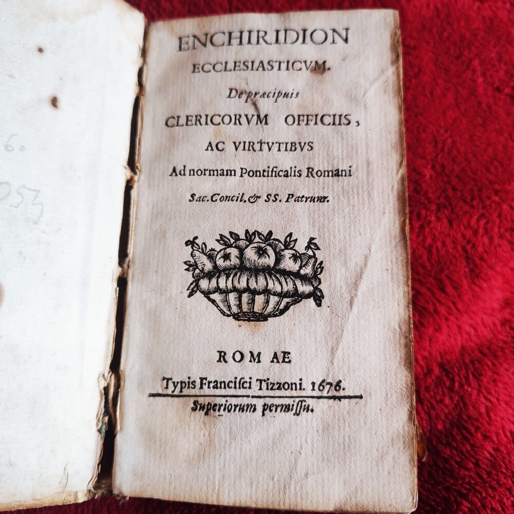Enchiridion ecclesiasticum. De praecipuis clericorum officiis ac virtutibus ad normam Pontificalis Romani, Sacrorum Conciliorum et Sanctorum Patrum [1676]