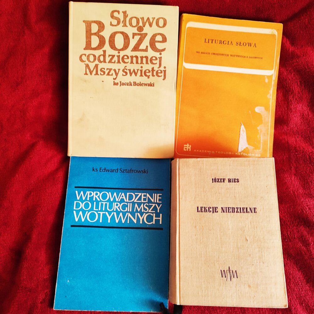 Zestaw książek z pomocami liturgicznymi do Mszy świętej (czytania, wprowadzenia, komentarze, homilie, rozważania)