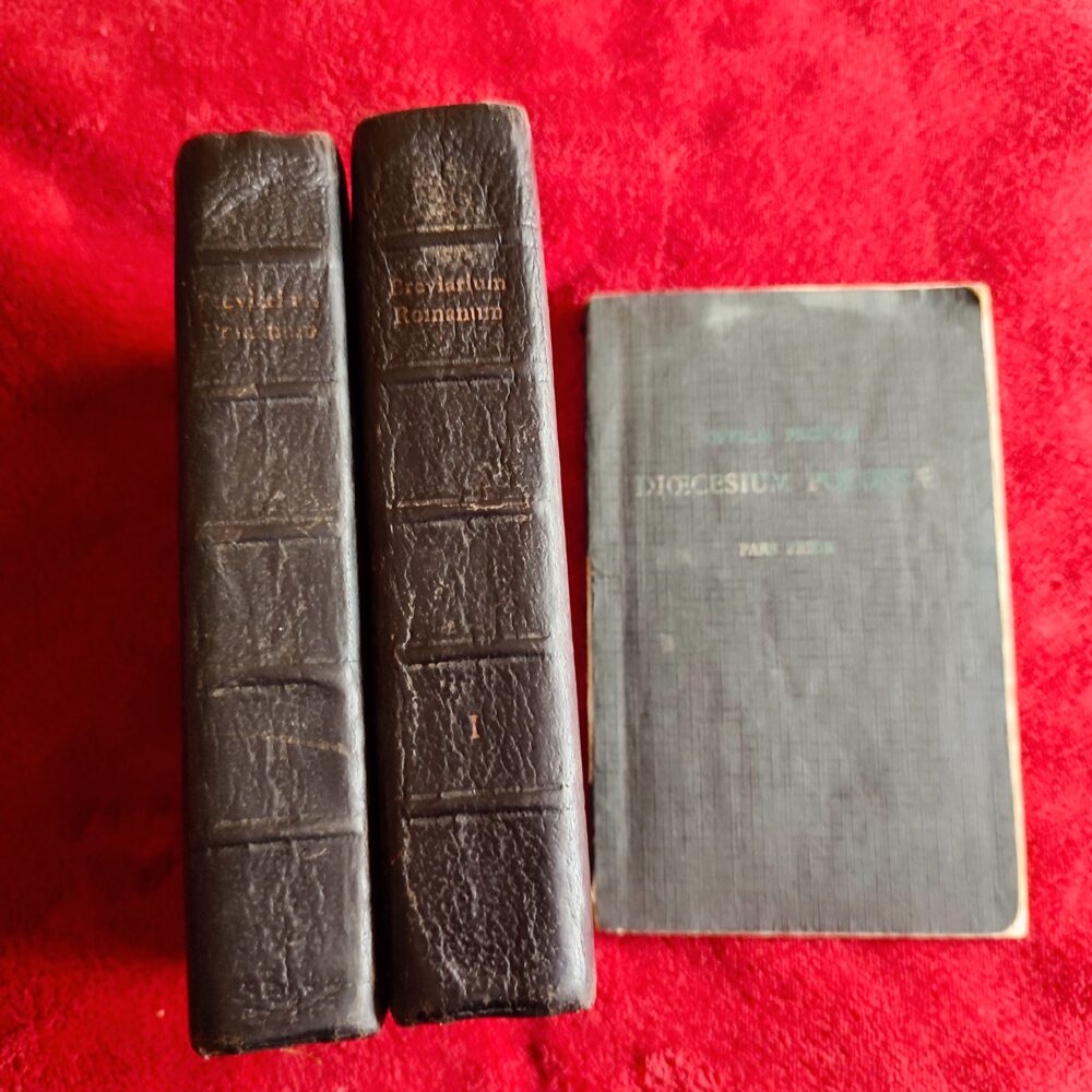 Breviarium Romanum ex Decreto Ss. Concilii Tridentini (...) (2 tomy) [1961] + Officia propria dioecesium Poloniae (t. 1) [1965]