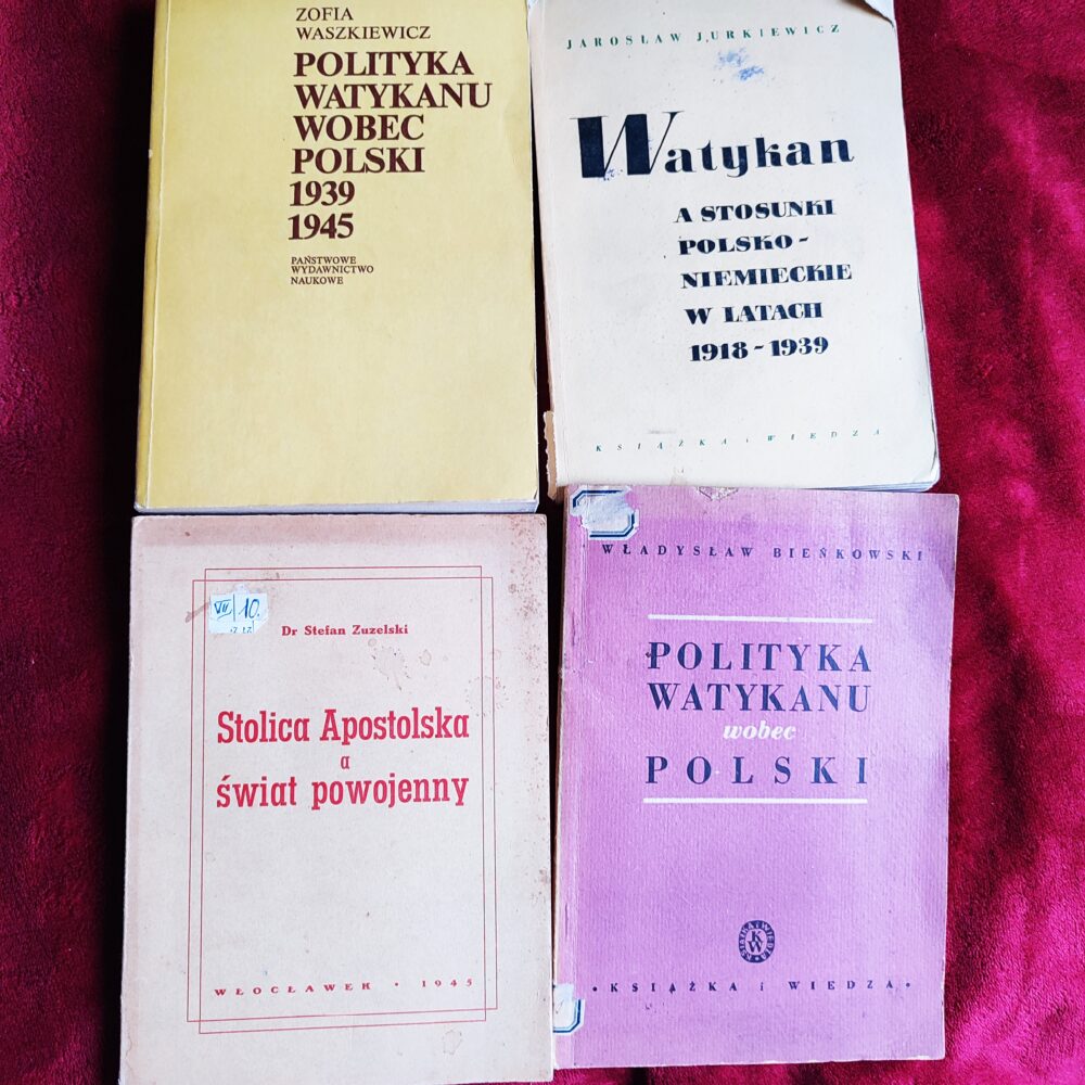 Zestaw 5 książek "Polityka i dyplomacja Stolicy Apostolskiej"