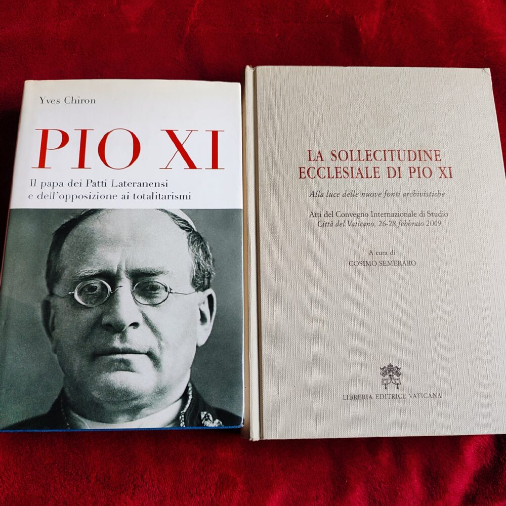 Cosimo Semeraro (ed.), "La sollecitudine ecclesiale di Pio XI. Alla luce delle nuove fonti Archivistiche" [2010] + Yves Chiron, "Pio XI. Il papa dei Patti Lateranensi e dell'opposizione ai totalitarismi" [2006]