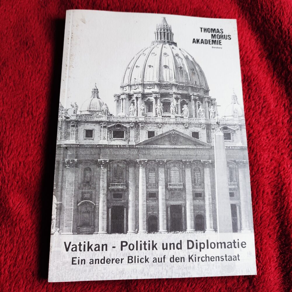 G. Evers et al., "Vatikan: Politik und Diplomatie. Ein anderer Blick auf den Kirchenstaat" [2004]