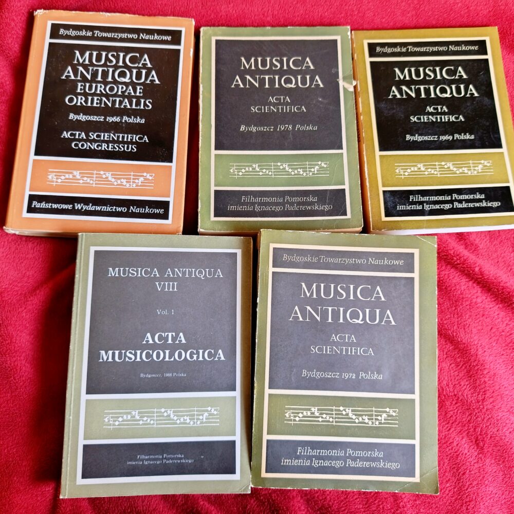 Zestaw 5 tomów akt "Musica Antiqua"