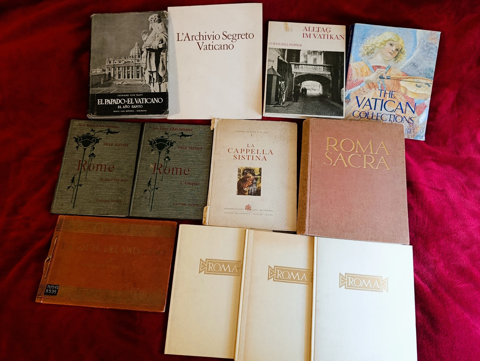 Kolekcja wyjątkowych publikacji o papieskim Rzymie