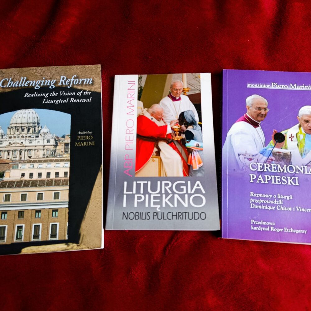 Zestaw publikacji abp Piero Mariniego