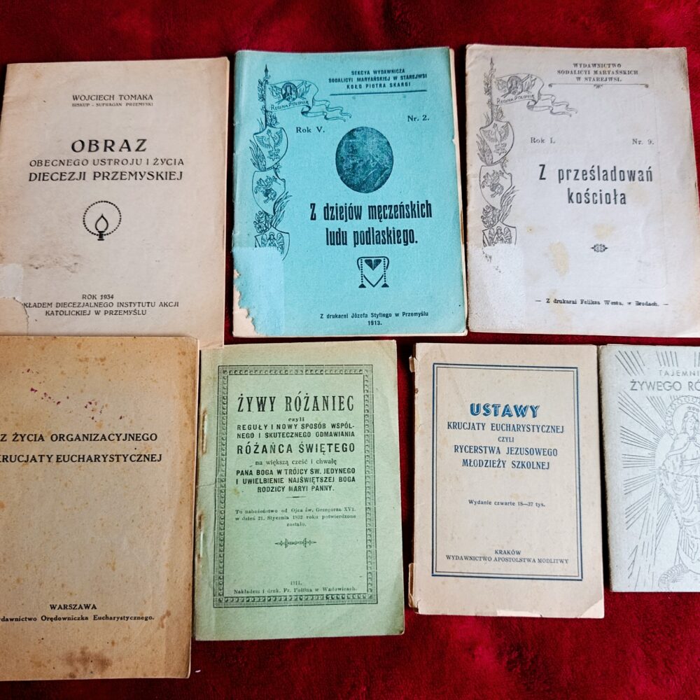 Zestaw dawnych książeczek religijnych